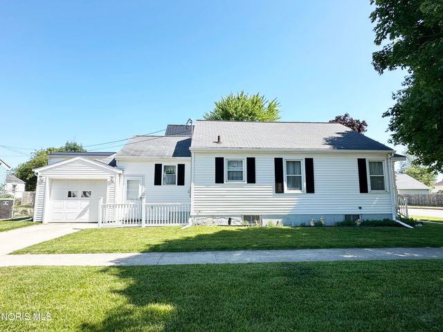 817 S Wood Street, Fostoria, OH 44830