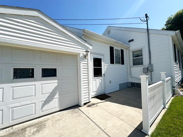 817 S Wood Street, Fostoria, OH 44830