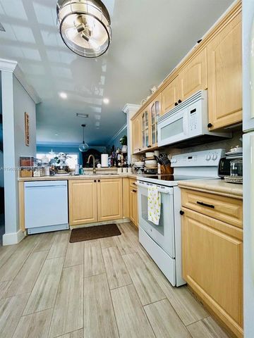 17617 SW 140th Ct, Miami, FL 33177