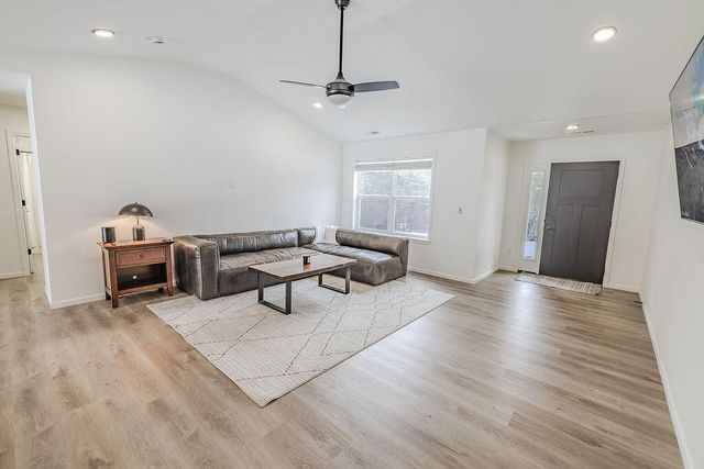 180 Coon Creek Farms Drive, Kirbyville, MO 65679