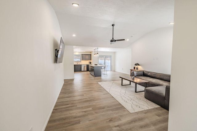 180 Coon Creek Farms Drive, Kirbyville, MO 65679