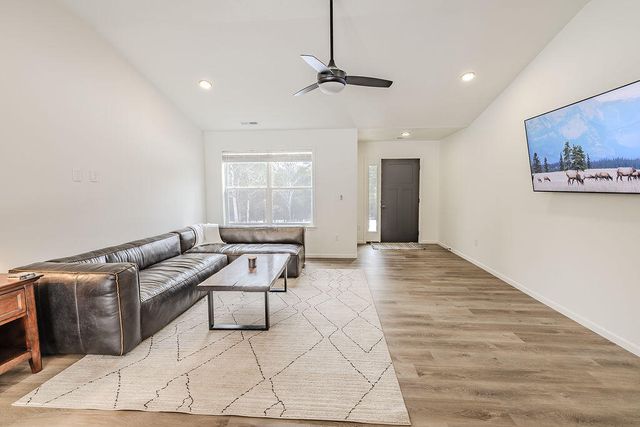 180 Coon Creek Farms Drive, Kirbyville, MO 65679