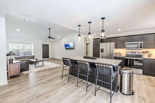 180 Coon Creek Farms Drive, Kirbyville, MO 65679