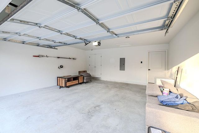 180 Coon Creek Farms Drive, Kirbyville, MO 65679