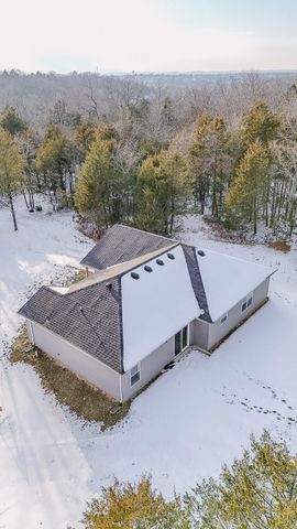 180 Coon Creek Farms Drive, Kirbyville, MO 65679