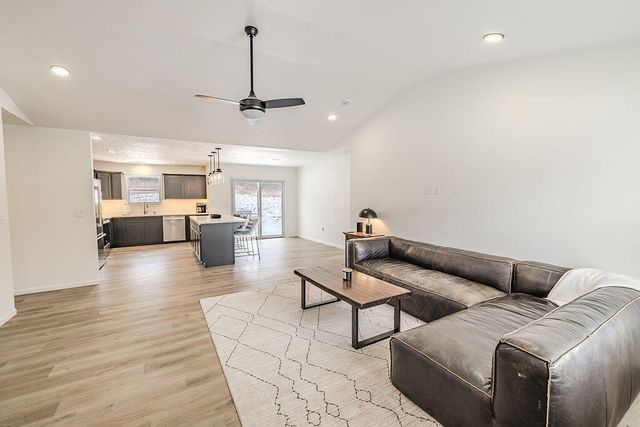 180 Coon Creek Farms Drive, Kirbyville, MO 65679