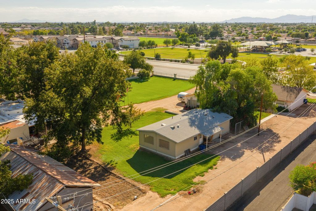 Image 10 of property listing at 333 S Cooper Road, Chandler, AZ 85225