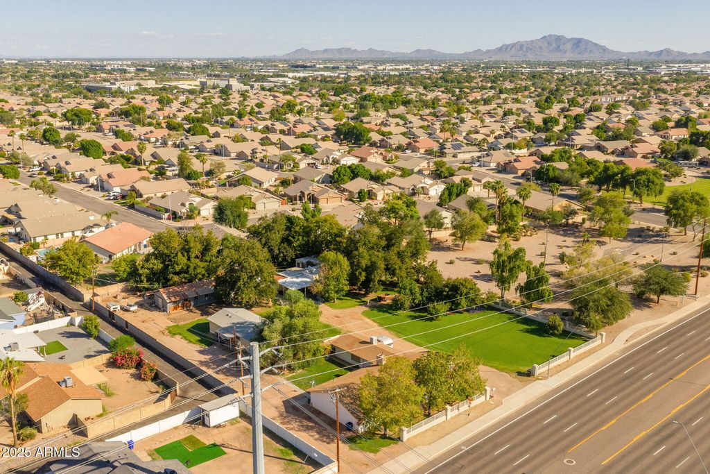 Image 11 of property listing at 333 S Cooper Road, Chandler, AZ 85225