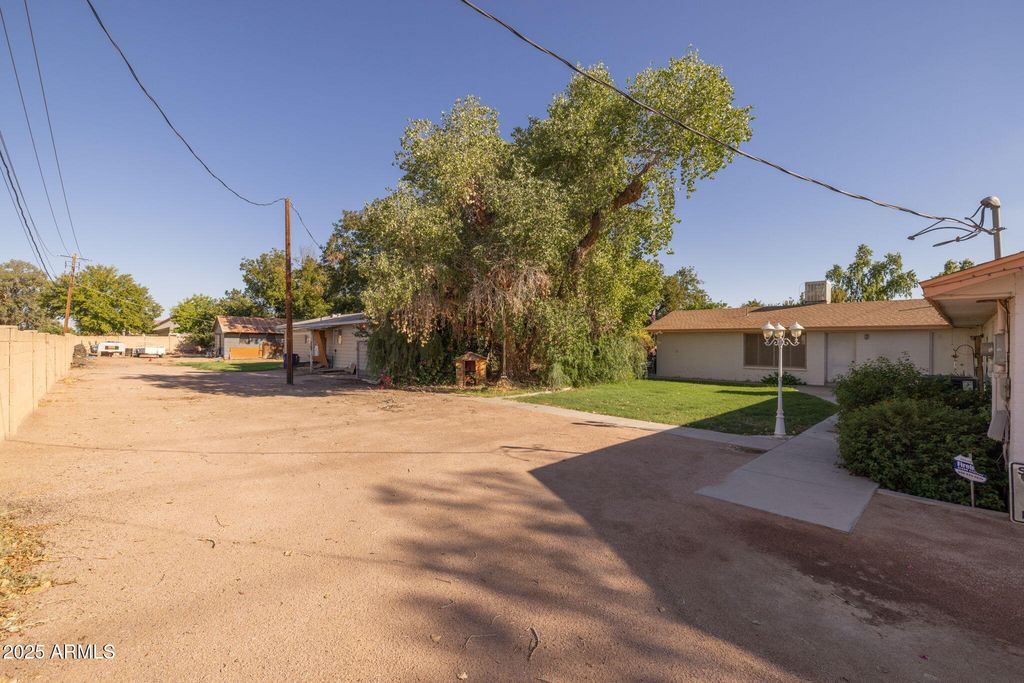 Image 15 of property listing at 333 S Cooper Road, Chandler, AZ 85225