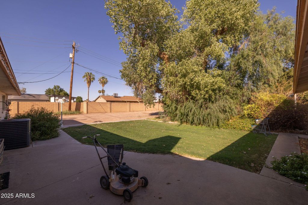 Image 16 of property listing at 333 S Cooper Road, Chandler, AZ 85225