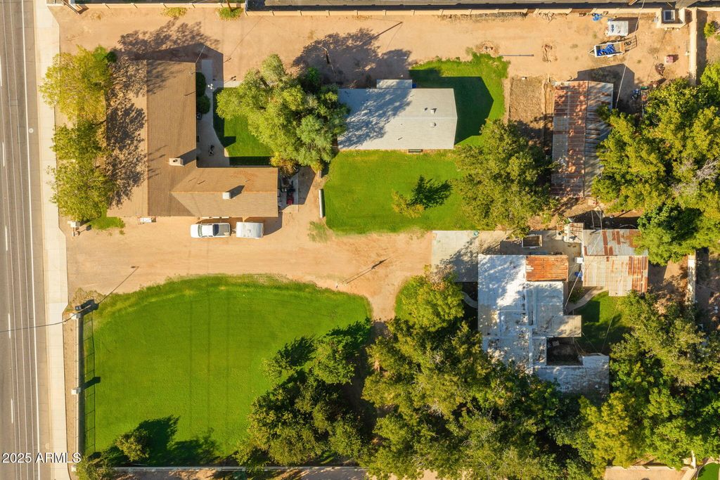Image 2 of property listing at 333 S Cooper Road, Chandler, AZ 85225