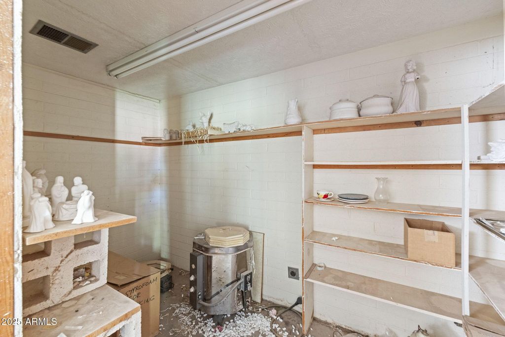Image 30 of property listing at 333 S Cooper Road, Chandler, AZ 85225