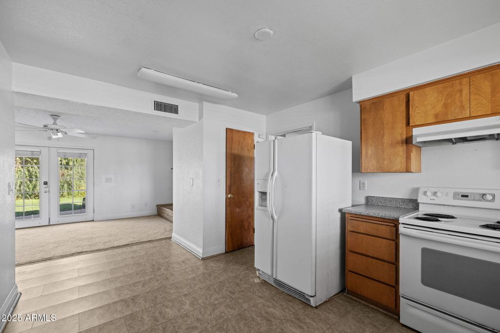 Image 4 of property listing at 333 S Cooper Road, Chandler, AZ 85225