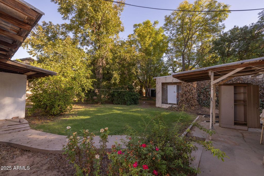 Image 5 of property listing at 333 S Cooper Road, Chandler, AZ 85225