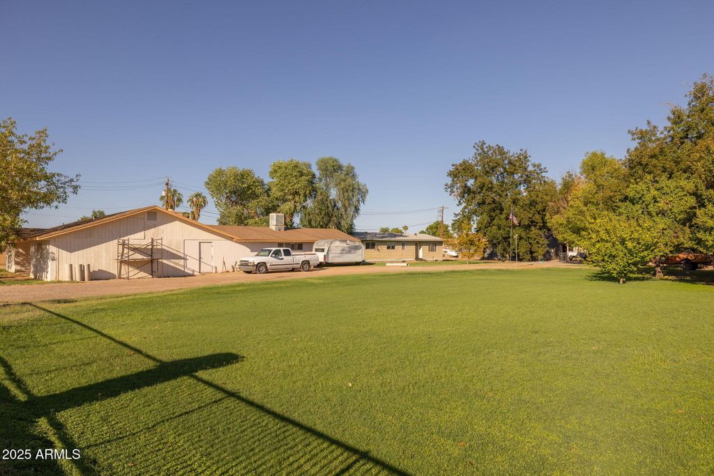 Image 67 of property listing at 333 S Cooper Road, Chandler, AZ 85225
