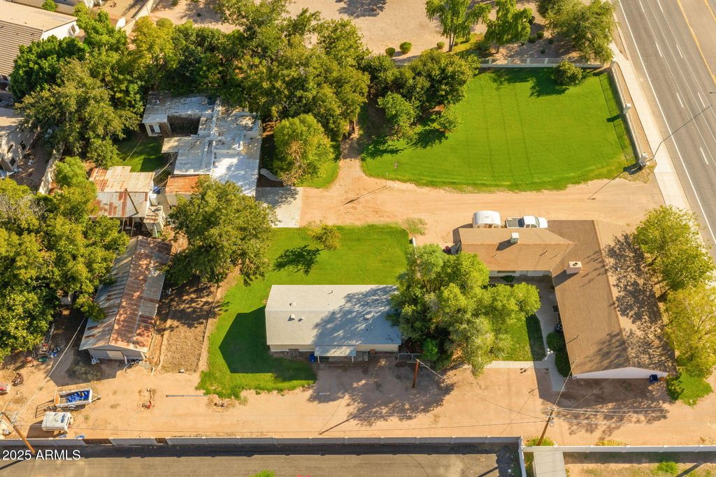 Image 9 of property listing at 333 S Cooper Road, Chandler, AZ 85225