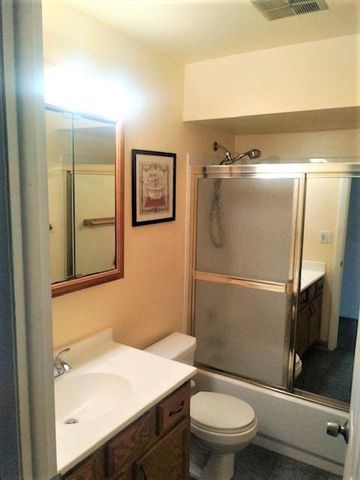 2275 Country Club Drive 11, Woodridge, IL 60517