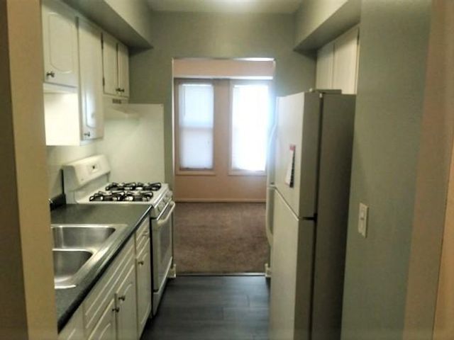 2275 Country Club Drive 11, Woodridge, IL 60517