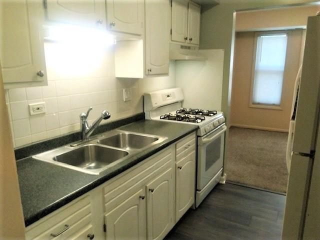 2275 Country Club Drive 11, Woodridge, IL 60517