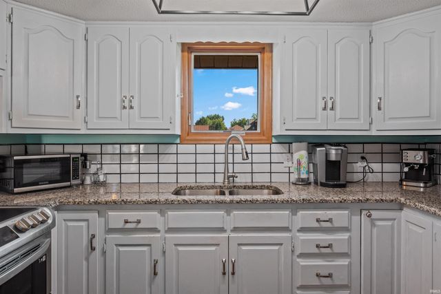 2006 W WILNO Drive, Marion, IN 46952