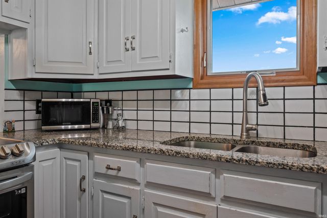2006 W WILNO Drive, Marion, IN 46952