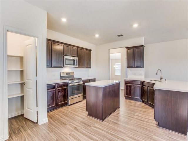 504 Brook View Court, Anna, TX 75409