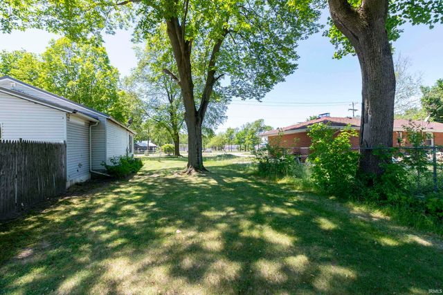 2902 Edwardsburg Avenue, Elkhart, IN 46514