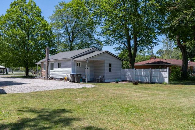 2902 Edwardsburg Avenue, Elkhart, IN 46514