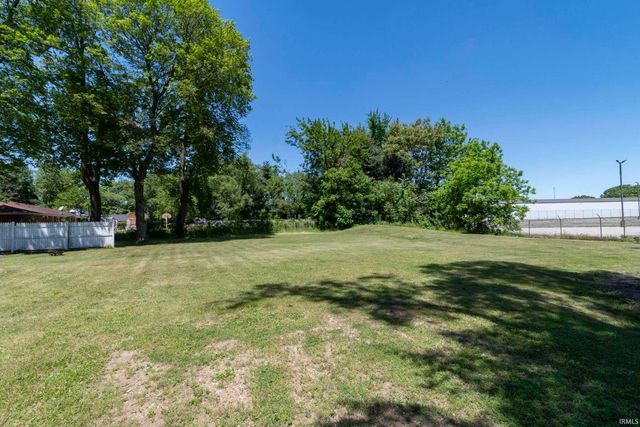 2902 Edwardsburg Avenue, Elkhart, IN 46514