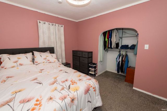 2902 Edwardsburg Avenue, Elkhart, IN 46514