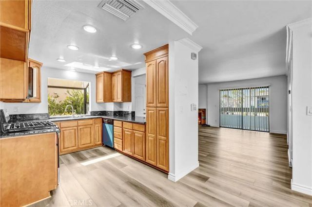 19620 Sherman Way 1, Reseda, CA 91335