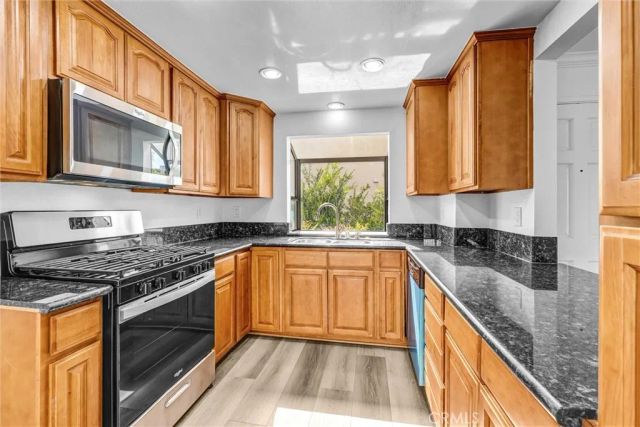 19620 Sherman Way 1, Reseda, CA 91335
