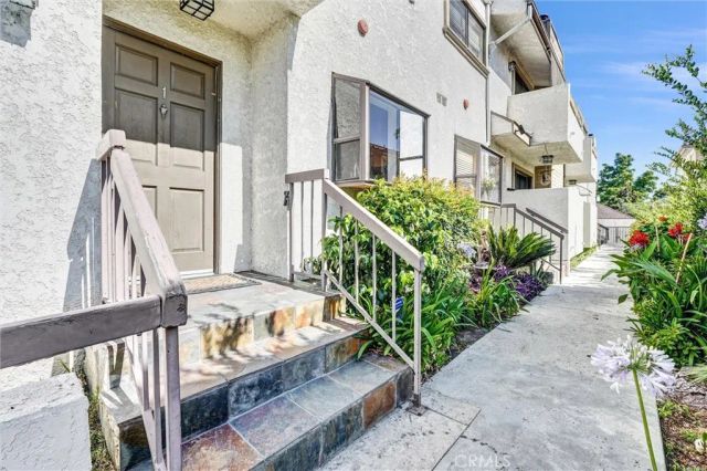 19620 Sherman Way 1, Reseda, CA 91335