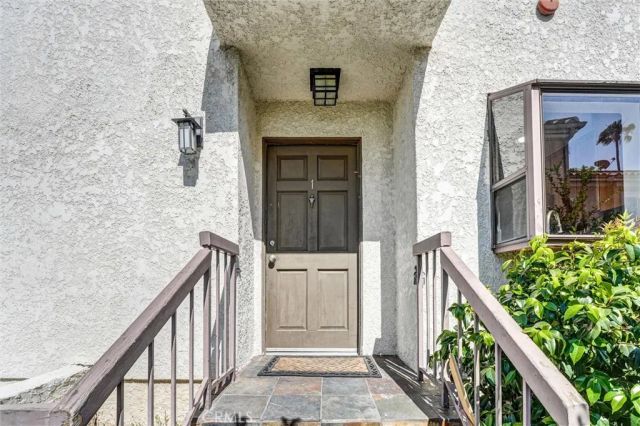 19620 Sherman Way 1, Reseda, CA 91335