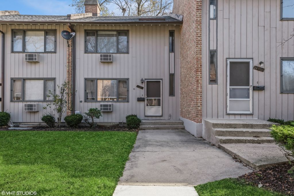 800 Concord Lane 800, Barrington, IL 60010