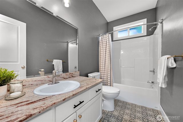 658 Parkside Place, Blaine, WA 98230