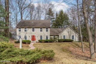 61 Robinwood Drive, Clifton Park, NY 12065