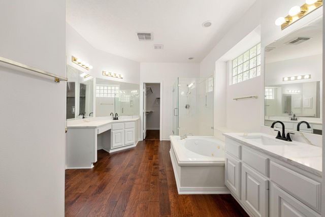 9423 Walnut Brook Court, Houston, TX 77040