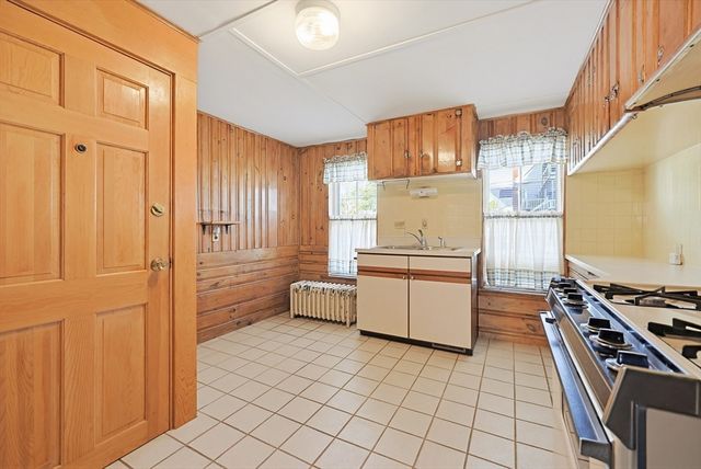 511 Ash St, Brockton, MA 02301