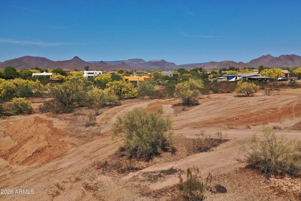 Image 7 of property listing at 0000 E Carriage Lane 2, Phoenix, AZ 85086