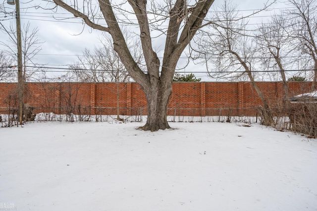 28313 Hughes Street, Saint Clair Shores, MI 48081