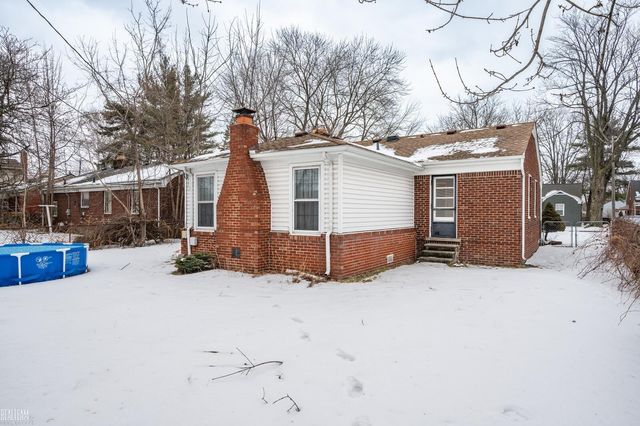 28313 Hughes Street, Saint Clair Shores, MI 48081