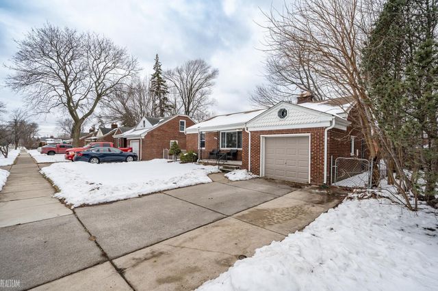 28313 Hughes Street, Saint Clair Shores, MI 48081
