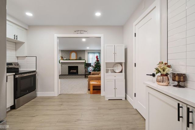 28313 Hughes Street, Saint Clair Shores, MI 48081