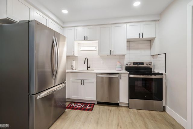 28313 Hughes Street, Saint Clair Shores, MI 48081