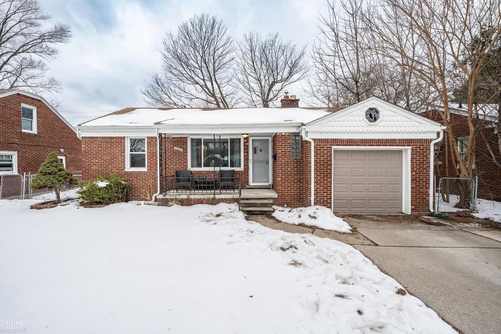 28313 Hughes Street, Saint Clair Shores, MI 48081