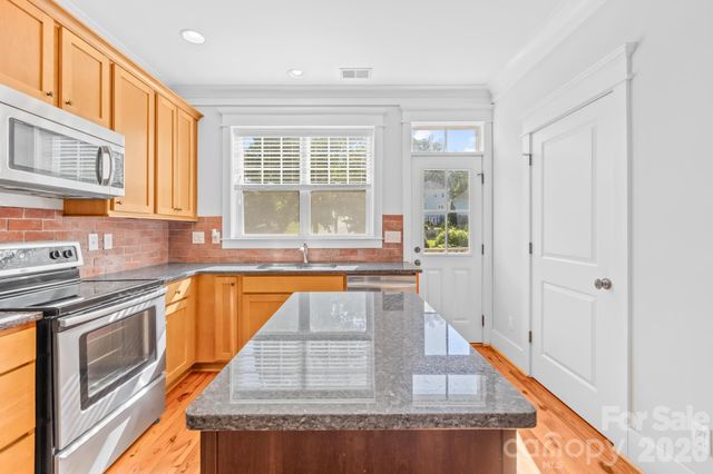 605 Village Main Circle, Davidson, NC 28036