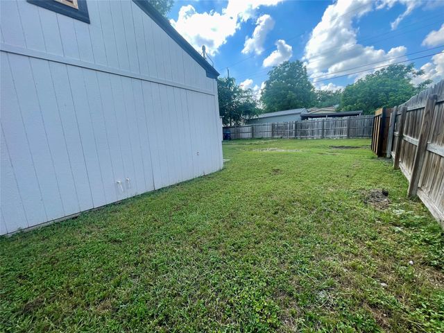 1733 Greenfield Avenue, Fort Worth, TX 76102