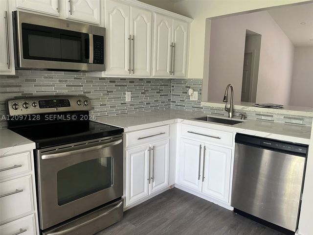 6646 SW 115th Ct 110, Miami, FL 33173