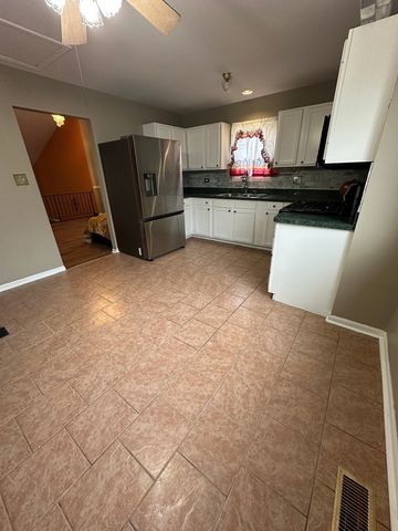 16627 Carse Avenue, Harvey, IL 60426